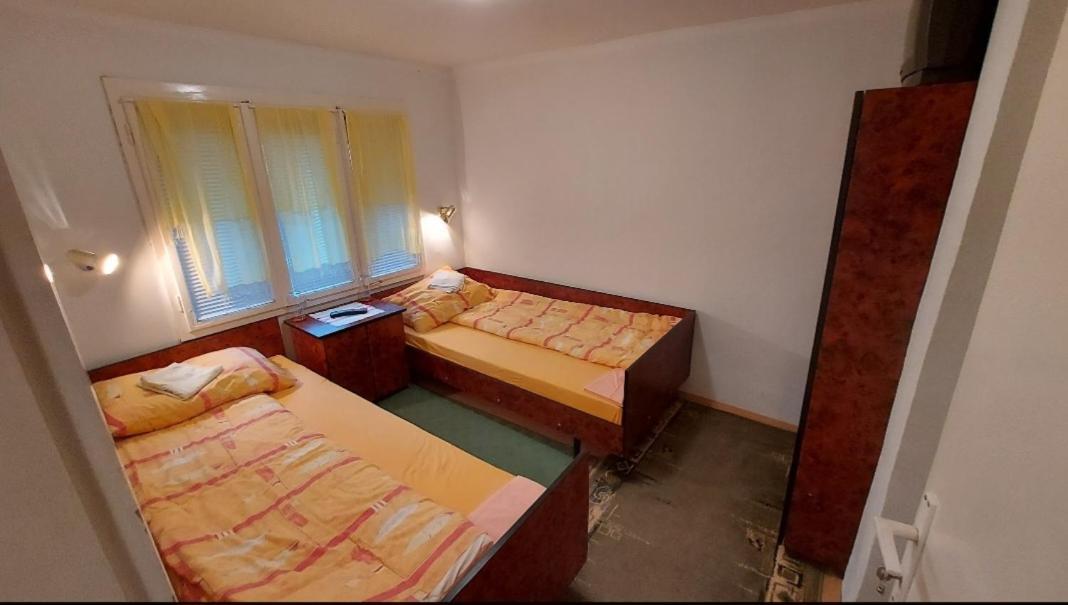 Domacinstvo Jolovic Hotel คราลเยโว ภายนอก รูปภาพ